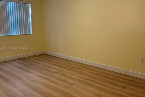 Copropriété à vendre à Tamarac, Floride: 2 chambres, 123.1 m2 № 1985291 - photo 23