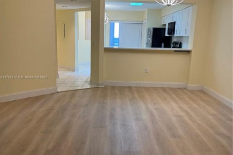 Copropriété à vendre à Tamarac, Floride: 2 chambres, 123.1 m2 № 1985291 - photo 22