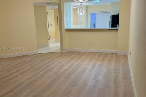 Copropriété à vendre à Tamarac, Floride: 2 chambres, 123.1 m2 № 1985291 - photo 24