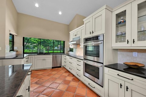 House in Coral Springs, Florida 4 bedrooms, 268.12 sq.m. № 2189552 - photo 19