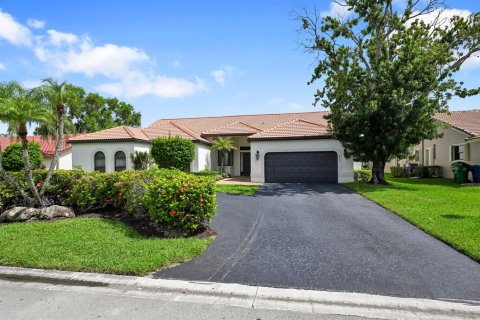 House in Coral Springs, Florida 4 bedrooms, 268.12 sq.m. № 2189552 - photo 2
