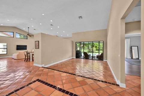 House in Coral Springs, Florida 4 bedrooms, 268.12 sq.m. № 2189552 - photo 10