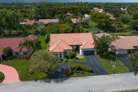 House in Coral Springs, Florida 4 bedrooms, 268.12 sq.m. № 2189552 - photo 7