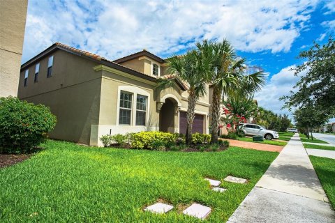 Casa en venta en Kissimmee, Florida, 8 dormitorios, 375.42 m2 № 2118461 - foto 2