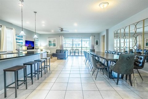 Casa en venta en Kissimmee, Florida, 8 dormitorios, 375.42 m2 № 2118461 - foto 6