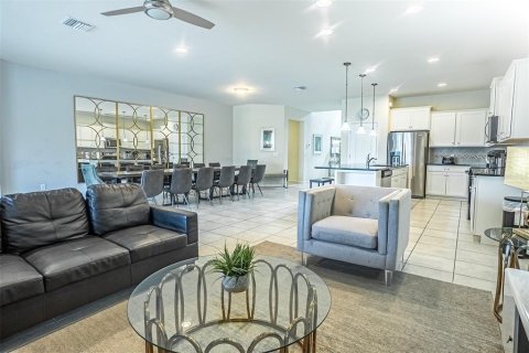 Casa en venta en Kissimmee, Florida, 8 dormitorios, 375.42 m2 № 2118461 - foto 10