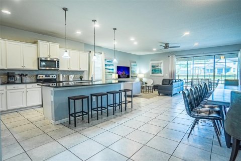 Casa en venta en Kissimmee, Florida, 8 dormitorios, 375.42 m2 № 2118461 - foto 4