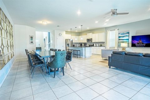 Casa en venta en Kissimmee, Florida, 8 dormitorios, 375.42 m2 № 2118461 - foto 9