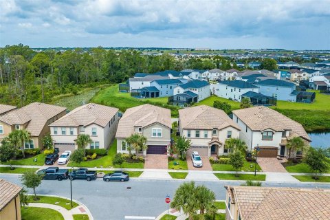Casa en venta en Kissimmee, Florida, 8 dormitorios, 375.42 m2 № 2118461 - foto 3
