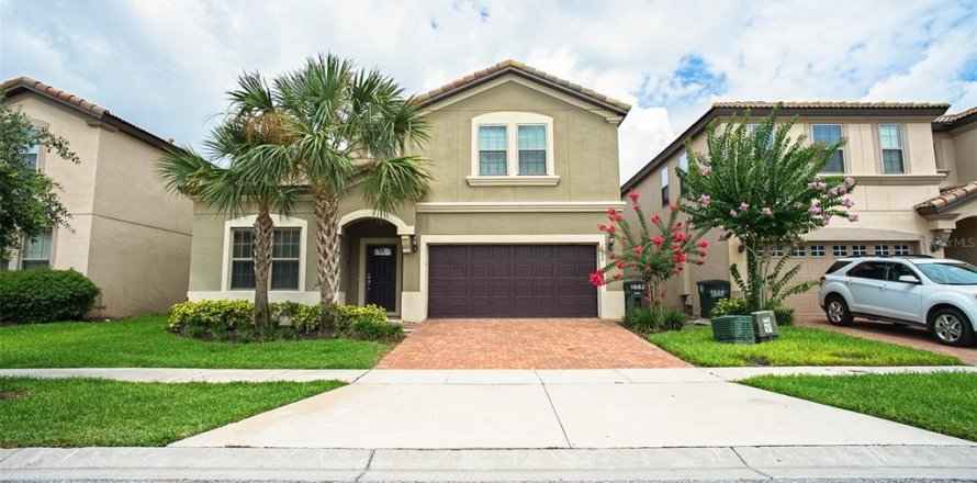 Casa en Kissimmee, Florida 8 dormitorios, 375.42 m2 № 2118461