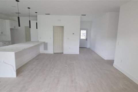 Villa ou maison à vendre à Lehigh Acres, Floride: 3 chambres, 151.8 m2 № 2130879 - photo 2