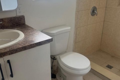 Apartamento en alquiler en Hollywood, Florida, 1 dormitorio, 709.68 m2 № 1991702 - foto 3