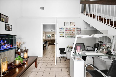 Villa ou maison à vendre à Miami, Floride: 4 chambres, 167.22 m2 № 1953334 - photo 24