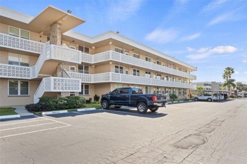 Condominio en alquiler en Saint Petersburg, Florida, 2 dormitorios, 96.15 m2 № 1430442 - foto 24