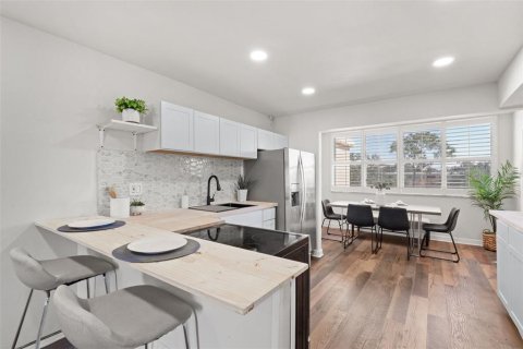 Condominio en alquiler en Saint Petersburg, Florida, 2 dormitorios, 96.15 m2 № 1430442 - foto 2