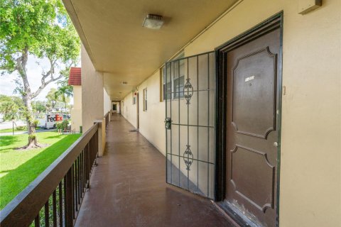 Condo in Miramar, Florida, 2 bedrooms  № 1947791 - photo 24