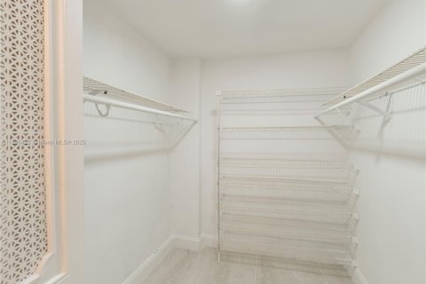 Condo in Miramar, Florida, 2 bedrooms  № 1947791 - photo 18