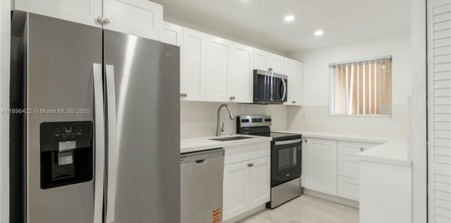 Condo in Miramar, Florida, 2 bedrooms  № 1947791