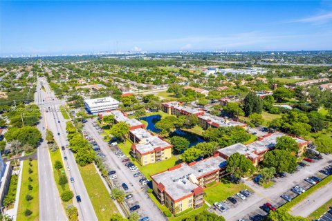 Condo in Miramar, Florida, 2 bedrooms  № 1947791 - photo 25