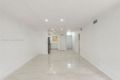 Condo in Miramar, Florida, 2 bedrooms  № 1947791 - photo 5