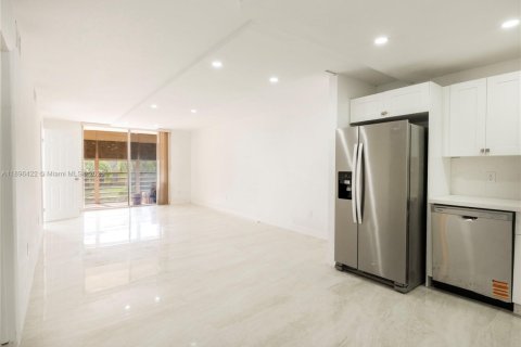 Condo in Miramar, Florida, 2 bedrooms  № 1947791 - photo 6