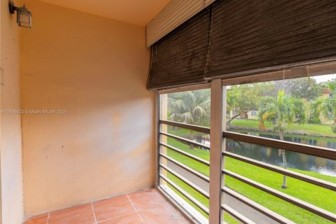 Condo in Miramar, Florida, 2 bedrooms  № 1947791 - photo 21