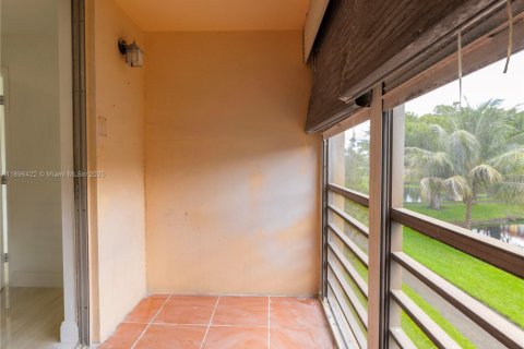 Condo in Miramar, Florida, 2 bedrooms  № 1947791 - photo 22