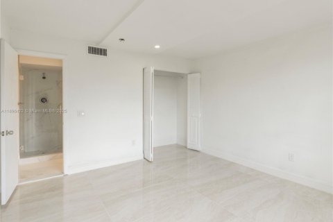 Condo in Miramar, Florida, 2 bedrooms  № 1947791 - photo 12