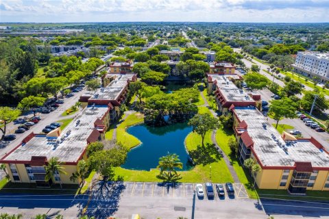 Condo in Miramar, Florida, 2 bedrooms  № 1947791 - photo 26