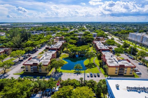 Condo in Miramar, Florida, 2 bedrooms  № 1947791 - photo 27