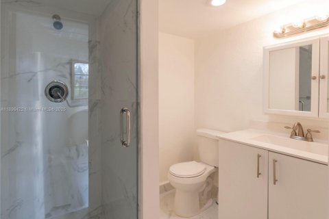 Condo in Miramar, Florida, 2 bedrooms  № 1947791 - photo 13