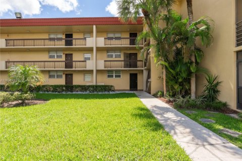 Condo in Miramar, Florida, 2 bedrooms  № 1947791 - photo 23