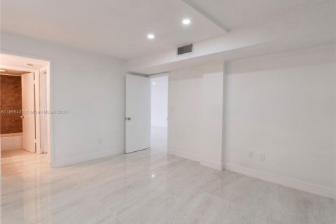 Condo in Miramar, Florida, 2 bedrooms  № 1947791 - photo 17