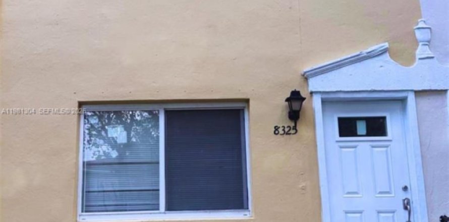 Кондоминиум с 3 спальнями в Майами, Флорида № 2044364