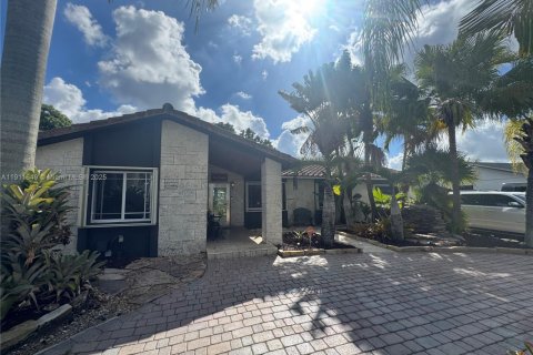 Снять в аренду виллу или дом в Майами, Флорида 4 спальни, 191.19м2, № 1967563 - фото 1