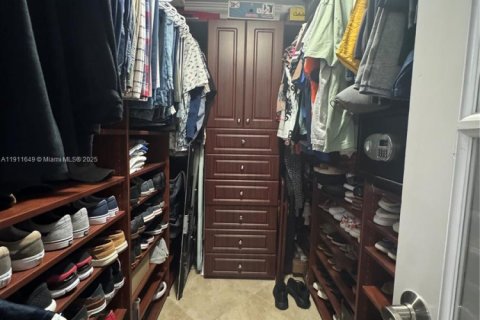 Снять в аренду виллу или дом в Майами, Флорида 4 спальни, 191.19м2, № 1967563 - фото 11