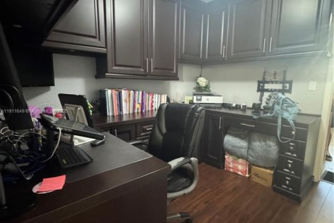 Снять в аренду виллу или дом в Майами, Флорида 4 спальни, 191.19м2, № 1967563 - фото 17