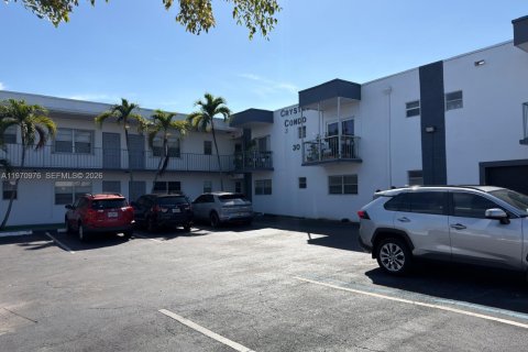 Condominio en Hallandale Beach, Florida, 1 dormitorio  № 2032363