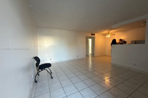 Condominio en alquiler en Hallandale Beach, Florida, 1 dormitorio, 55.74 m2 № 2032363 - foto 2