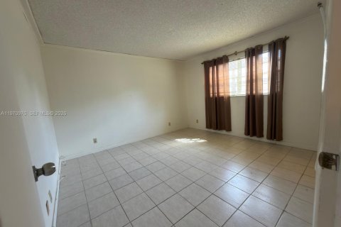 Condominio en alquiler en Hallandale Beach, Florida, 1 dormitorio, 55.74 m2 № 2032363 - foto 3