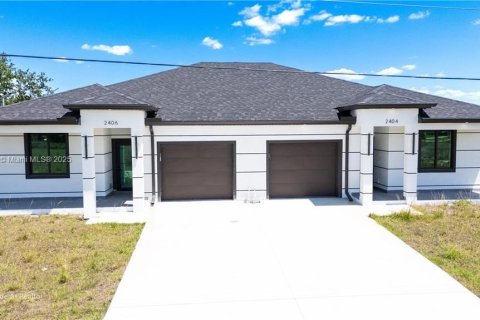Commercial property in Lehigh Acres, Florida № 1861579 - photo 1
