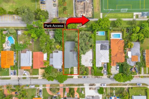 House in Miami, Florida 4 bedrooms, 225.2 sq.m. № 1878615 - photo 27
