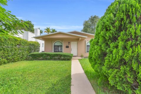 House in Miami, Florida 4 bedrooms, 225.2 sq.m. № 1878615 - photo 3