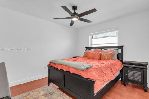 House in Miami, Florida 4 bedrooms, 225.2 sq.m. № 1878615 - photo 14