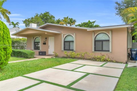 House in Miami, Florida 4 bedrooms, 225.2 sq.m. № 1878615 - photo 2