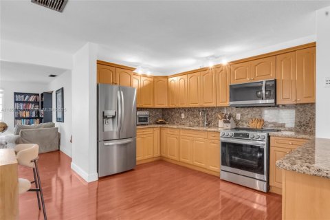 House in Miami, Florida 4 bedrooms, 225.2 sq.m. № 1878615 - photo 8