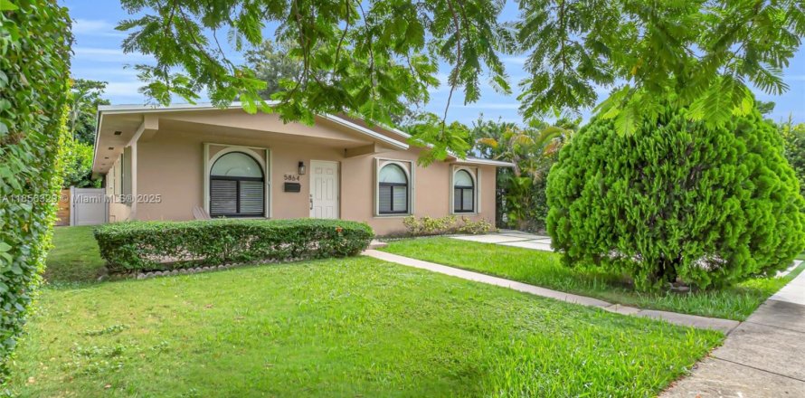 Casa en Miami, Florida 4 dormitorios, 225.2 m2 № 1878615