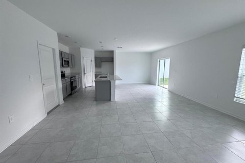 House in Winter Haven, Florida 4 bedrooms, 174.56 sq.m. № 1875856 - photo 6