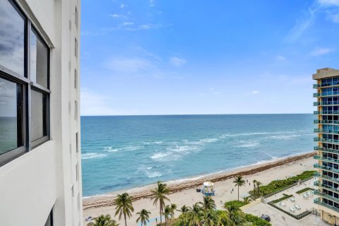 Condominio en venta en Hollywood, Florida, 2 dormitorios, 102.19 m2 № 2182558 - foto 12