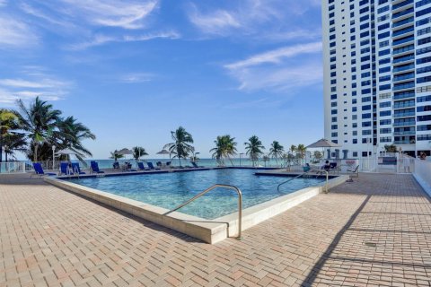 Condominio en venta en Hollywood, Florida, 2 dormitorios, 102.19 m2 № 2182558 - foto 6